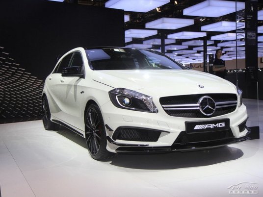 奔驰A45 AMG