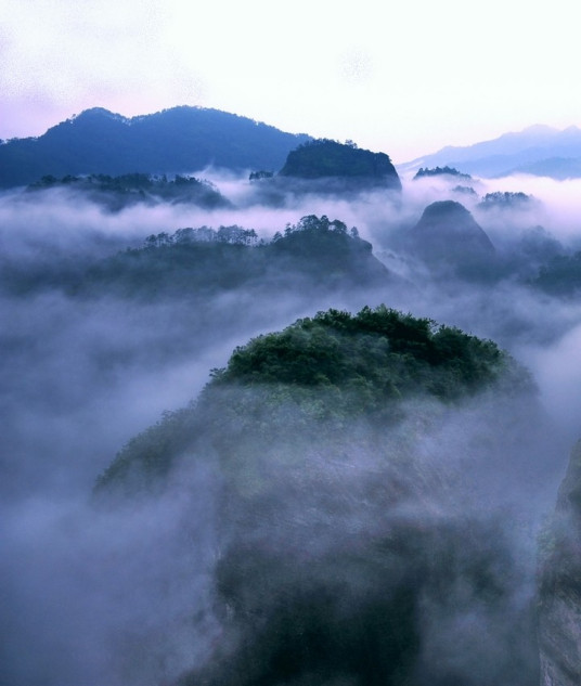 武夷山（江西省和福建省交界的山脉）