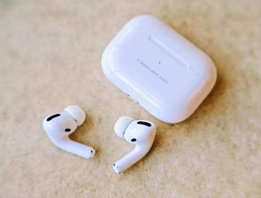 AirPods Pro（苹果公司于2019年10月28日发布的无线耳机）