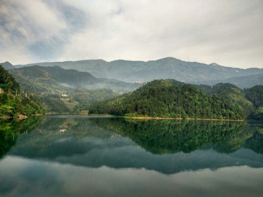 白马山（湖北省十堰市白马山）