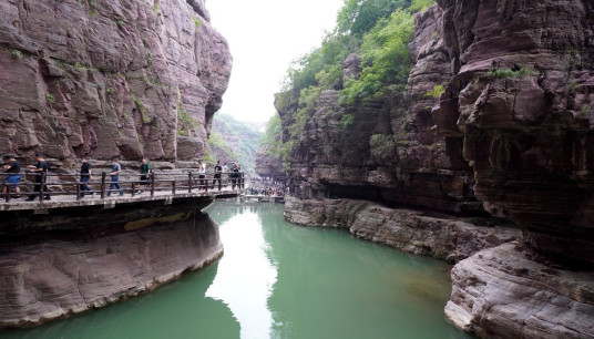 红石峡（位于新乡市的景区）