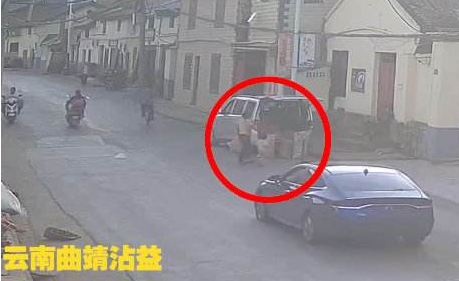 云南一名3女童横穿马路10次后被撞，责任在谁？