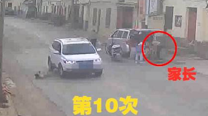 云南一名3女童横穿马路10次后被撞，责任在谁？