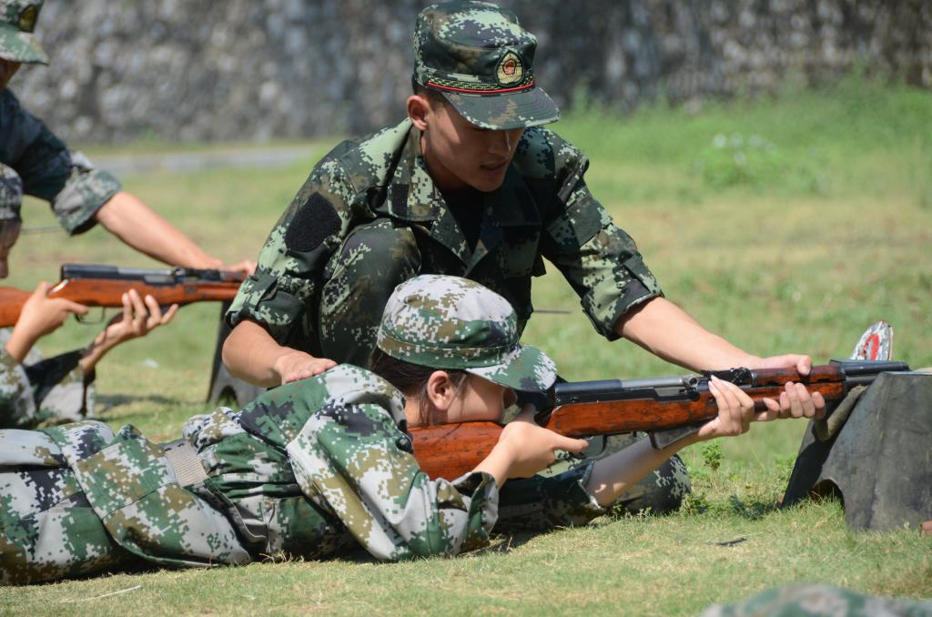 天骄学院为什么可以实弹射击