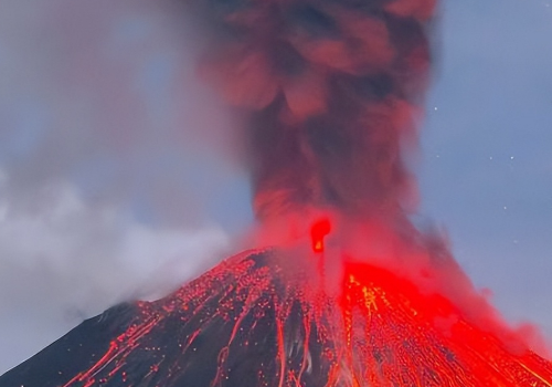 日本樱岛火山再次喷发，高度达2400米！当时的情况是怎样的？