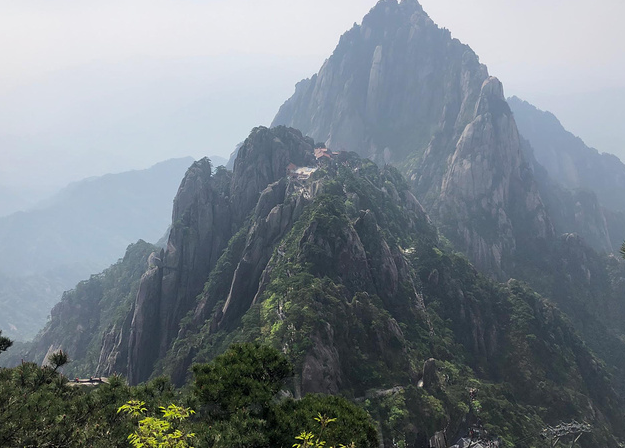 假期的黄山空荡荡，旅游行业遇到滑铁卢，导游者们该如何破局？