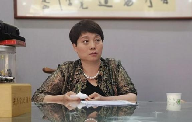 蓝翔董事长前妻出狱后又被带走，荣兰祥如此狠心，是有外遇了吗？