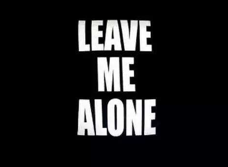 let me alone 和 leave me alone什么意思?有什么区别